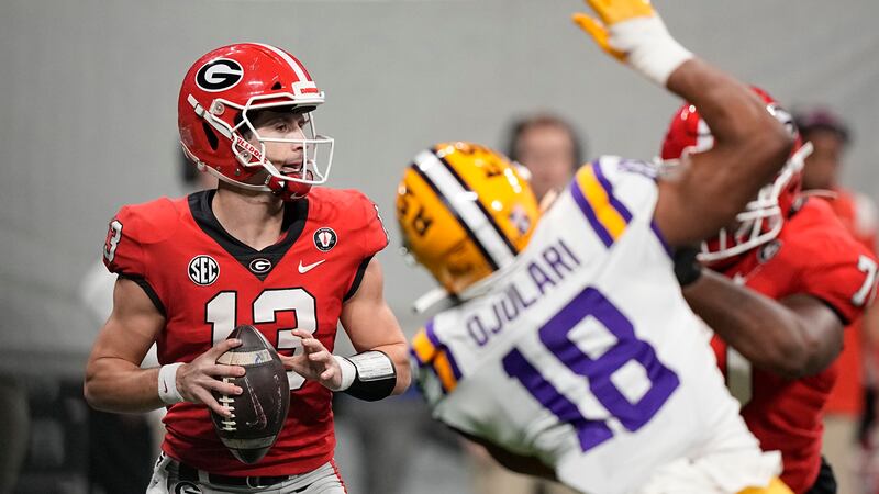 Georgia quarterback Stetson Bennett (13) sets back to pass in the first half of the...