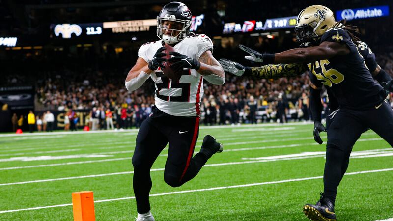 Atlanta Falcons running back Tyler Allgeier (25) runs in for a two-point conversion in front...