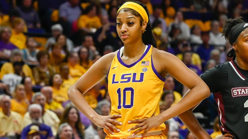 LSU forward Angel Reese (10)