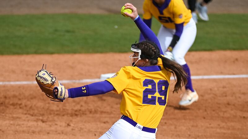 LSU pitcher Sydney Berzon (29)