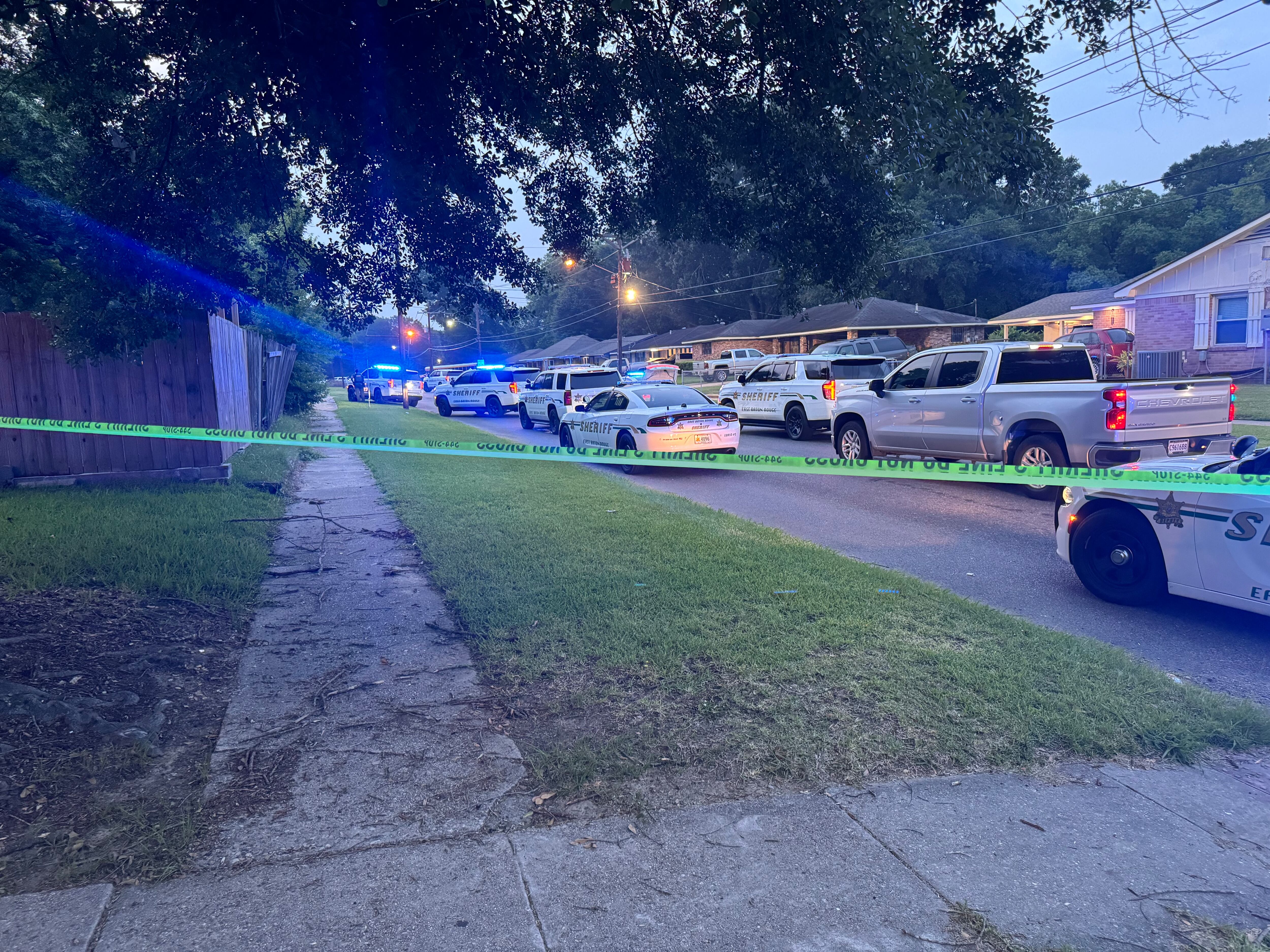 Large law enforcement presence reported on Maplewood Drive; 1 injured - Vimarsana News