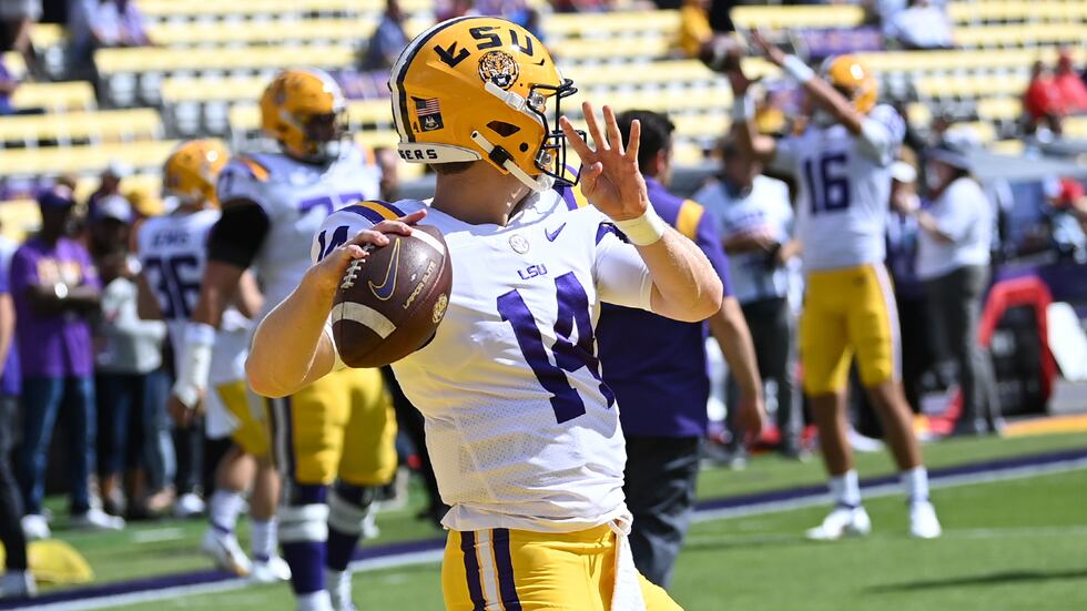 LSU quarterback Walker Howard (14)